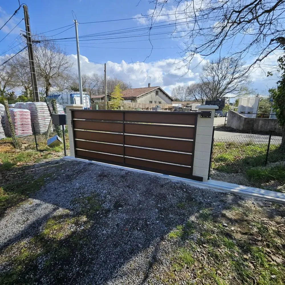 Fabrication et pose de portail coulissant en acier corten sur mesure à La Teste-de-Buch (2)webp