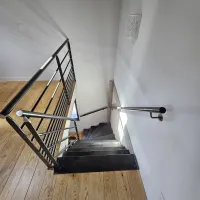 Ou peut on trouver une entreprise qui fabrique des escaliers en acier brut à Gujan Mestras  (1)webp