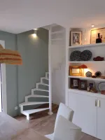 Fabrication et pose d'un escalier sur mesure hélicoïdal sur le bassin d'Arcachon (3webp