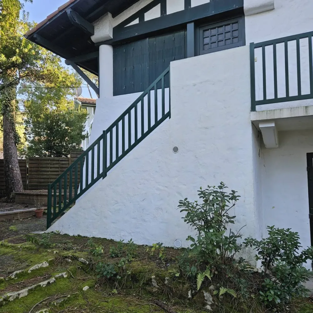 Qui fabrique des garde corps sur mesure en métal de couleur vert à Mios (3webp