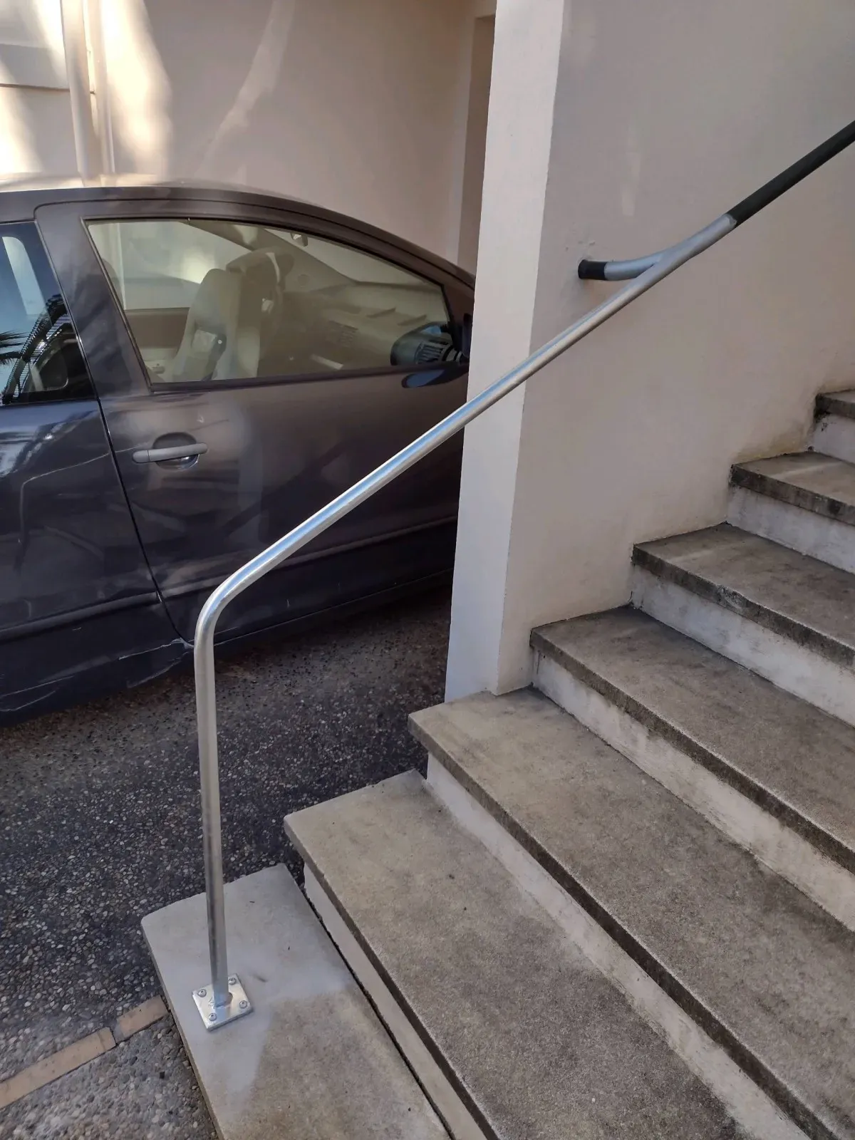 Trouver une entreprise pour la modification d’une main courante en acier galvanisé à Mios