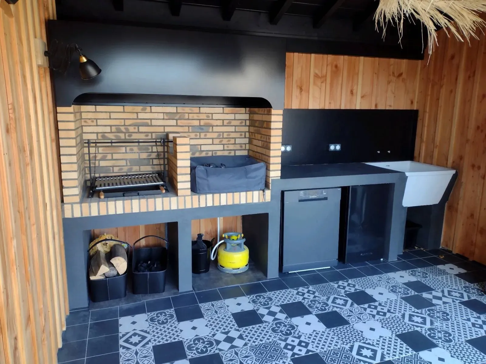 Expert en conception sur mesure de hottes et crédences de cuisine à Mios