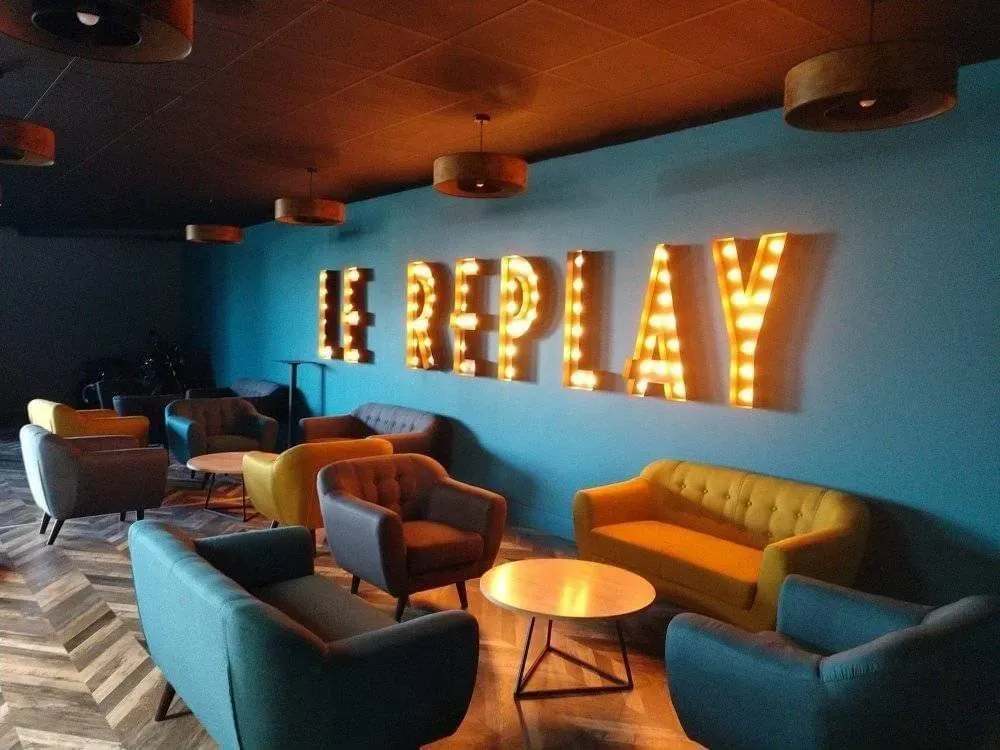 Conception et réalisation d’enseigne en acier découpé au laser pour un bar à la Teste de Buch